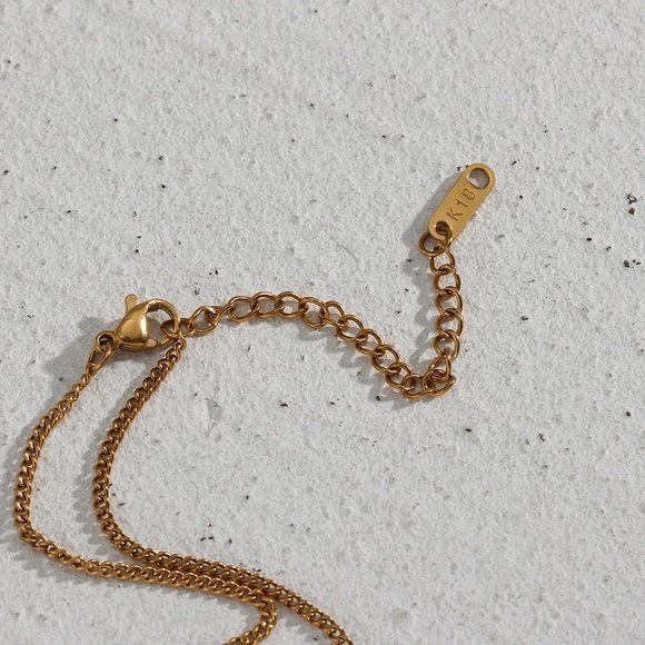 ◾️18K Gold Plated Luxury Shiny Butterfly Pendant Necklaces - Picture 6 of 7